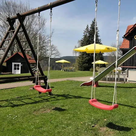 Mit Garten Und Spielplatznutzung *